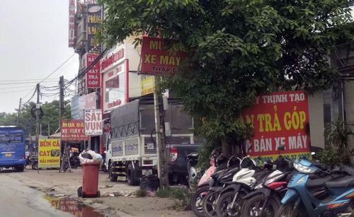 Trước đó, thực hiện chỉ đạo của Công an cấp trên và UBND phường Phương Liễu về tăng cường công tác đảm bảo trật tự công cộng, trật tự đô thị và trật tự an toàn giao thông, Công an phường Phương Liễu đã phối hợp với Phòng kinh tế hạ tầng và lực lượng an ninh cơ sở, tổ chức ra quân triển khai các biện pháp đồng bộ nhằm lập lại trật tự, kỷ cương đô thị trên địa bàn. Song trước thực tế diễn ra, người dân mong muốn chính quyền sở tại xử lý dứt điểm tình trạng lấn chiếm lòng đường, vỉa hè QL18.