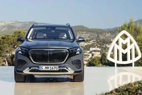 Mercedes-Maybach hiện vẫn chưa công bố giá bán của mẫu xe SUV hạng sang GLS 680 2027 mới. Tuy nhiên, nhiều khả năng giá khởi điểm của xe sẽ cao hơn mức 180.000 USD của GLS 600 trước đây. Hãng xác nhận xe sẽ có mặt tại các đại lý trước thời điểm cuối năm 2026.