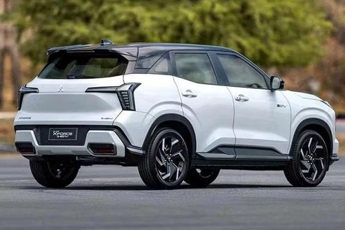 Về thiết kế, Xforce HEV được phân biệt với bản động cơ xăng bằng dòng chữ Xforce trên nắp ca-pô, lưới tản nhiệt với các thanh mạ crôm, bộ mâm 18 inch hai tông màu cùng logo HEV có điểm nhấn màu xanh. Tuy nhiên, khoảng sáng gầm xe giảm từ 222 mm trên phiên bản động cơ xăng xuống còn 183 mm.