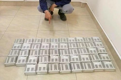 48 thiết bị trong số các tang vật của vụ trộm có giá trị hơn 3 tỷ đồng.