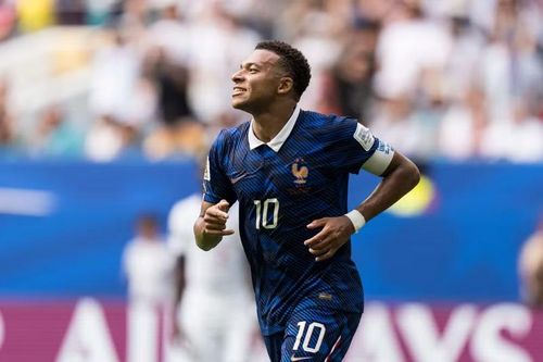 Tiền đạo Kylian Mbappe: Chân sút Real Madrid kết thúc giải với 10 bàn, giành danh hiệu Vua phá lưới và nâng tổng thành tích tại World Cup lên 22 pha lập công. Dù Pháp không thể đăng quang, Mbappe vẫn tạo nên chiến dịch cá nhân xuất sắc. Ảnh: Getty.
