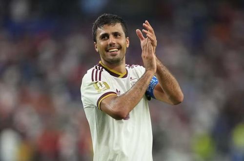 Tiền vệ Rodri: Sau mùa giải bị chấn thương hành hạ, cầu thủ Man City trở lại với phong độ cao nhất và giành danh hiệu Cầu thủ hay nhất giải. Rodri là trung tâm giúp Tây Ban Nha nối tiếp chức vô địch EURO 2024 bằng Cúp vàng thế giới. Ảnh: AFP.
