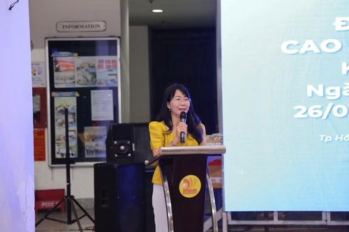 hS. Phan Thị Lệ Thu, Phó Hiệu trưởng thường trực Trường CĐ Viễn Đông.