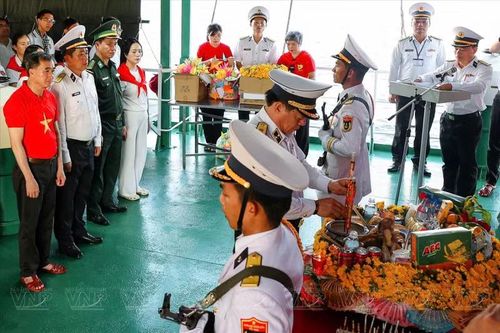 Với người làm báo, chuyến đi không chỉ mang về những bức ảnh hay trang viết, mà còn mang theo một bài học sâu sắc về lòng yêu nước, về sự hy sinh và trách nhiệm truyền tải sự thật lịch sử đến bạn đọc.