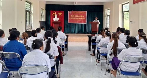 Trung tâm GDNN-GDTX 1 tỉnh Điện Biên tổ chức bế giảng lớp nghề May với 35 học viên theo đơn đặt hàng tại xã Si Pa Phìn.