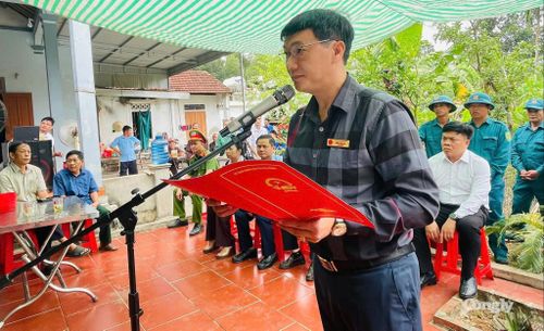 Lãnh đạo xã Đại Đồng bày tỏ lòng biết ơn sâu sắc đối với sự hy sinh của liệt sĩ Nguyễn Hữu Thi.