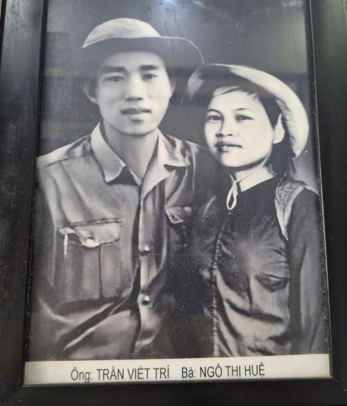 Ảnh tư liệu bà Huệ và chồng thời trẻ