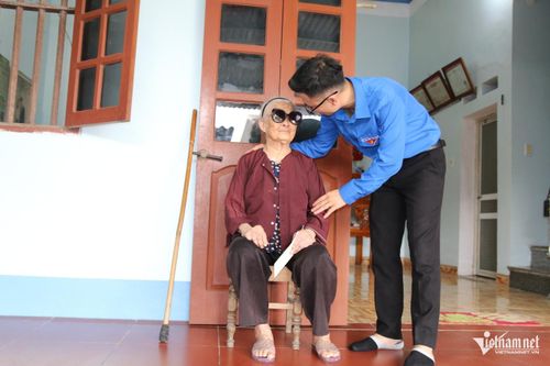 Nhiều năm nay, ngôi nhà của mẹ Nhường trở thành địa chỉ của nhiều đoàn cán bộ, đoàn viên, học sinh tìm đến mỗi dịp tháng Bảy hay những ngày lễ lớn. Ảnh: Thế Toàn