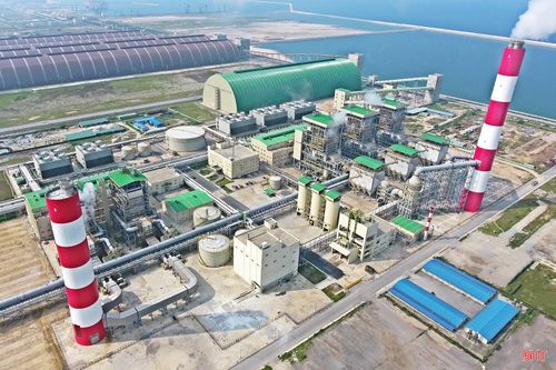 Bên cạnh lĩnh vực luyện thép, hệ thống sản xuất năng lượng của Formosa Hà Tĩnh cũng vận hành ổn định. Nhà máy nhiệt điện của doanh nghiệp gồm 3 tổ máy đốt than với tổng công suất 450 MW và 2 tổ máy đốt khí có tổng công suất 200 MW, nâng tổng công suất phát điện lên 650 MW.