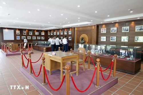 Không gian trưng bày các tư liệu, hiện vật quý về cuộc đời và sự nghiệp hoạt động cách mạng của Nguyên Chủ tịch Hội đồng Nhà nước Võ Chí Công. (Ảnh: Đỗ Trưởng/TTXVN)