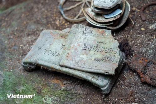 Một số di vật mới được tìm thấy tại hang đá sập. (Ảnh: Thanh Phong/Vietnam+)