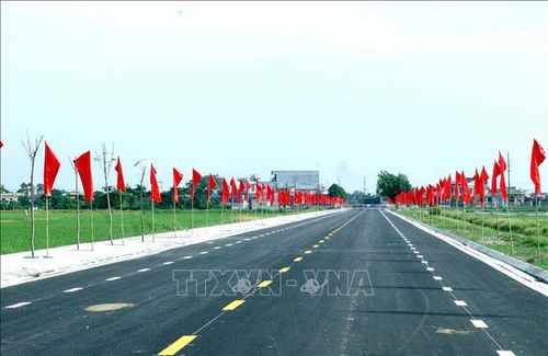 Tuyến đường kết nối từ Khu lưu niệm nhân dân Lê Quý Đôn đi Khu di tích lịch sử quốc gia đặc biệt Khu Lăng mộ và đền thờ các vị vua triều Trần, tỉnh Hưng Yên. Ảnh: Đinh Văn Nhiều/TTXVN