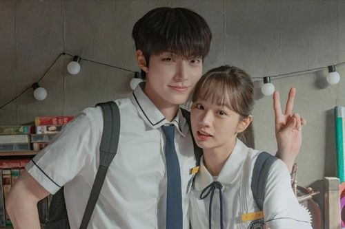 Giấc Mơ Trao Em đứng thứ bảy với câu chuyện về hai người từng cùng nuôi dưỡng giấc mơ điện ảnh thời trung học nhưng gặp lại nhau sau 15 năm trong những hoàn cảnh hoàn toàn khác. Hwang In-youp và Lee Hye-ri mang đến một tác phẩm nhẹ nhàng, khai thác chủ đề trưởng thành, hoài niệm và hành trình theo đuổi ước mơ còn dang dở.