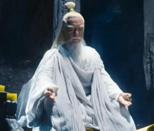 Vô Danh Thần Tăng trong bản Thiên Long Bát Bộ 2003 - phong cách cổ trang đậm chất kiếm hiệp.