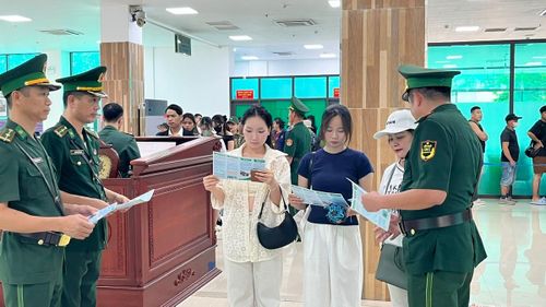 Cách tuyên truyền sinh động, đa dạng giúp bà con nhân dân dễ dàng nhận diện rõ ràng những hệ lụy đau lòng của nạn tảo hôn và hôn nhân cận huyết thống.