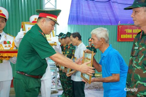 Tri ân các gia đình chính sách, có công với cách mạng.