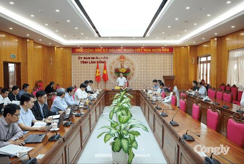 Quang cảnh buổi làm việc.