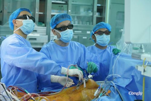 Mổ đường 4 cm giúp bệnh nhân thoát nguy cơ suy tim.