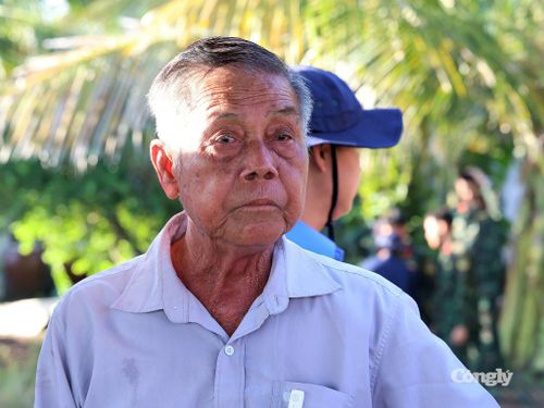 Ông Trần Văn Quận, nhân chứng trực tiếp tham gia kháng chiến, người cung cấp thông tin quan trọng giúp xác định vị trí hài cốt Liệt sĩ Nguyễn Thị Út. Ảnh Trung Phạm.