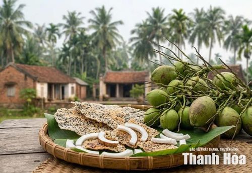 Sự kết hợp của bánh tráng và cùi dừa tạo nên hương vị món ăn mộc mạc mà gợi nhớ, gợi thương.