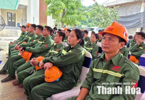 Đông đảo cán bộ, nhân viên, người lao động trực tiếp triển khai nhiệm vụ trên công trường có mặt tại buổi lễ.
