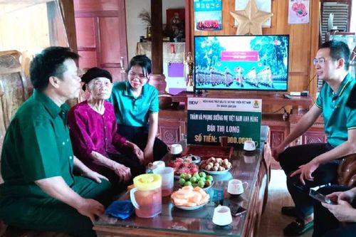 BIDV Lam Sơn thăm Mẹ Việt Nam Anh hùng Bùi Thị Long.