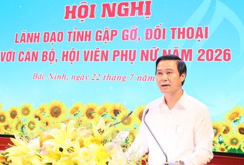  Đồng chí Lê Xuân Lợi, Phó Chủ tịch UBND tỉnh phát biểu tại hội nghị. 