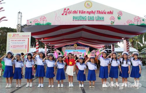 Đội văn nghệ thiếu nhi tham gia dự thi.