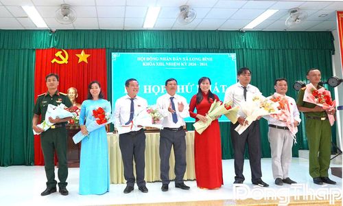 Ra mắt các chức danh chủ chốt UBND xã nhiệm kỳ 2026 - 2031.