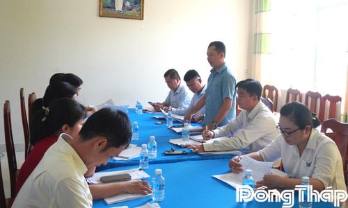 HĐND xã tổ chức giám sát việc chi trả chế độ trợ cấp hưu trí xã hội và việc thực hiện trục vớt lục bình trên địa bàn xã.