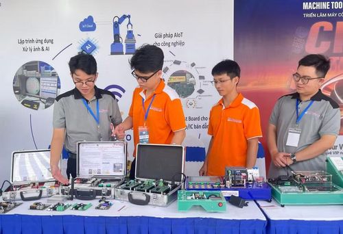  Nhiều mô hình tại không gian triển lãm có tính ứng dụng cao, hướng tới giải quyết các nhu cầu thực tiễn. Ảnh: H.Đ 