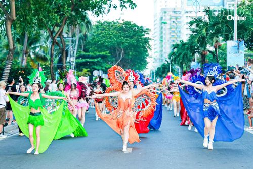 Không khí sôi nổi trong Festival Biển Khánh Hòa năm 2026.