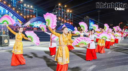 Sắc màu văn hóa truyền thống trong Festival Biển Khánh Hòa năm 2026.