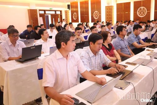 Các đại biểu tham gia buổi tập huấn.
