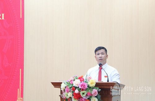 Lãnh đạo HĐND phường phát biểu tại kỳ họp