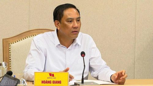 Phó Bí thư Thường trực Tỉnh ủy, Chủ tịch HĐND tỉnh Hoàng Giang kiểm tra công tác số hóa, tạo lập dữ liệu tại Ủy ban Kiểm tra Tỉnh ủy.