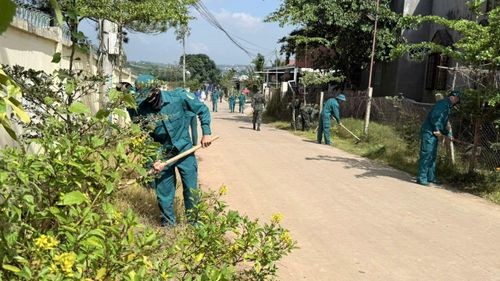 Ngay sau lễ khai mạc, cán bộ, chiến sĩ và nhân dân địa phương đã ra quân dọn dẹp, phát quang, đào mương thoát nước và trồng hoa, cây xanh trên tuyến đường dài 5 km tại các thôn Tân Phú, Đăng Srõn