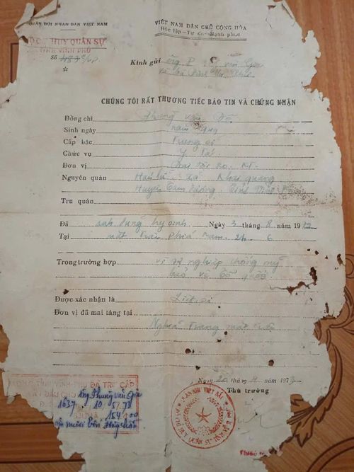 Giấy báo tử của liệt sĩ Phùng Văn Độ.