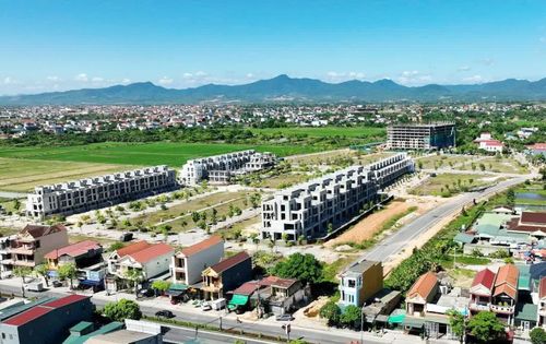 Khu nhà ở xã hội tại xã Lộc Ninh cũ đang dần hoàn thiện - Ảnh: T.L