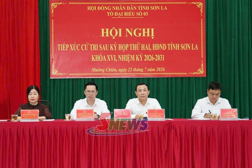 Các đồng chí chủ trì hội nghị.
