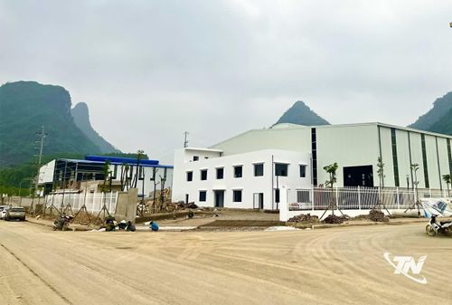 Cụm công nghiệp Quảng Chu thu hút các dự án chế biến gỗ và thực phẩm, góp phần khai thác hiệu quả lợi thế vùng nguyên liệu và tạo thêm việc làm cho lao động địa phương.