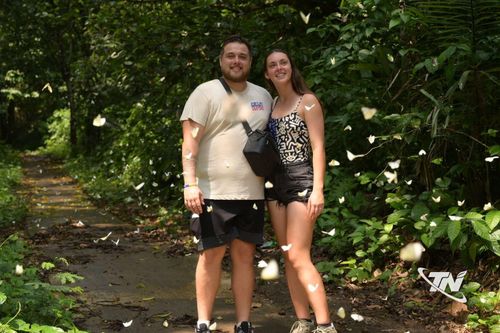 Du khách thích thú khi trekking Vườn Quốc gia Ba Bể vào mùa hè.