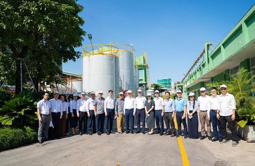 Ông Nguyễn Hữu Tú - Tổng Giám đốc Tập đoàn Hóa chất Việt Nam cùng Đoàn công tác tham quan, khảo sát dây chuyền sản xuất tại LIXCO