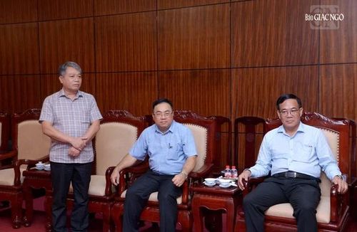 Các vị thành viên phái đoàn Sở Dân tộc và Tôn giáo TP.HCM 