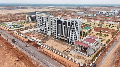 Tại dự án thành phần 1, sáu công trình trụ sở của các cơ quan quản lý nhà nước gồm Hải quan, Cảng vụ hàng không miền Nam, Cục Quản lý xuất nhập cảnh, Công an, Trạm kiểm dịch động vật và Trạm kiểm dịch thực vật đều đã cơ bản hoàn thành phần xây dựng. 