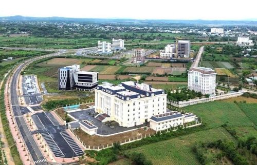 Khi Nghị quyết 31 được ban hành, nhiều địa phương đã triển khai rà soát, xây dựng phương án xử lý nhà, đất dôi dư theo cơ chế đặc thù mới. (Trong ảnh: Một số trụ sở tại phường Kon Tum, tỉnh Quảng Ngãi). Ảnh tư liệu