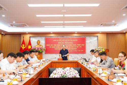 Trưởng Đoàn ĐBQH tỉnh Thái Nguyên Nguyễn Đăng Bình phát biểu tại buổi làm việc. Ảnh: Đồng Văn Thưởng