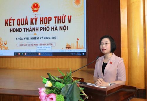 Phó Chủ tịch HĐND thành phố Hà Nội Phạm Thị Thanh Mai phát biểu tại buổi tiếp xúc cử tri. Ảnh: Lê Hải