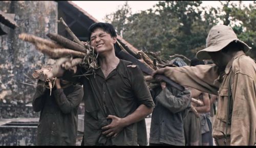 Một cảnh quay được dàn dựng trong phim.