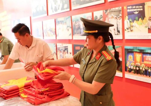 Công an TP Hồ Chí Minh sẽ bàn giao các di ảnh cho Bộ Tư lệnh Thành phố để chuẩn bị Chương trình trao tặng ảnh liệt sĩ phục dựng đợt 1 vào sáng mai 23/7.